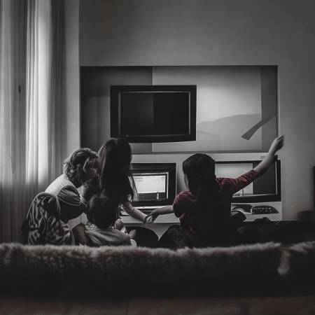 电视机姐姐与电视机弟弟：揭秘现代家庭娱乐新方式